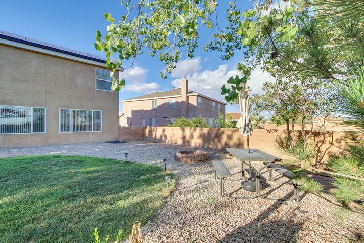 Chic New Mexico Retreat w / Patio Grill & Fire Pit