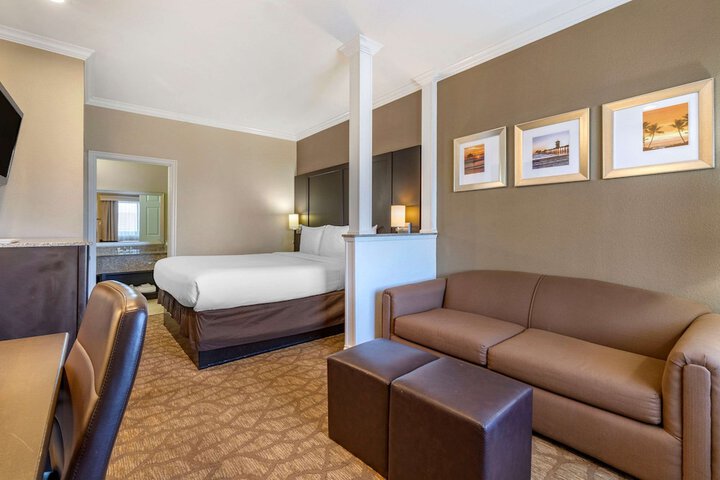 Room 6 of 38