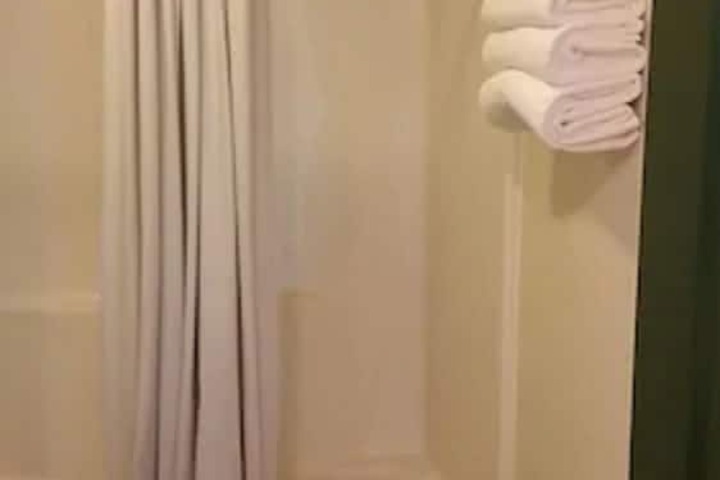 Room 17 of 39