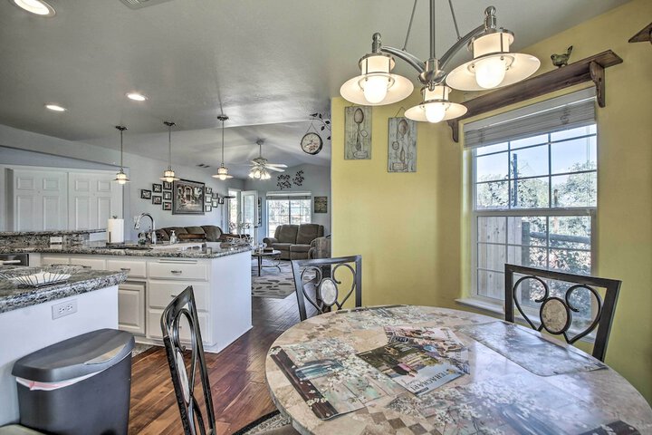 Welcoming Tehachapi Home w / Deck & Grill!