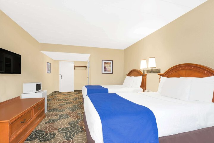 Travelodge by Wyndham Lima OH