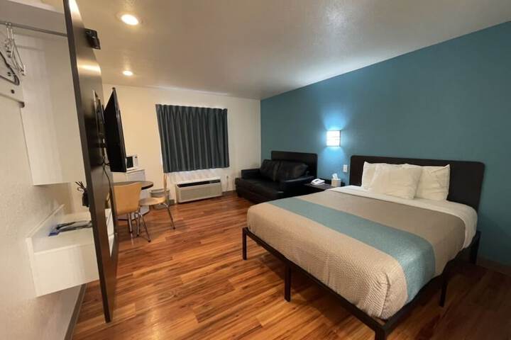 Room 14 of 33