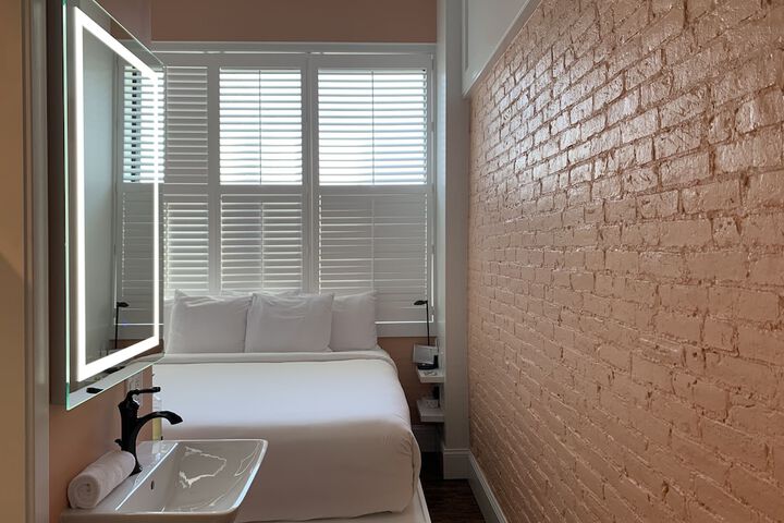 Room 21 of 21