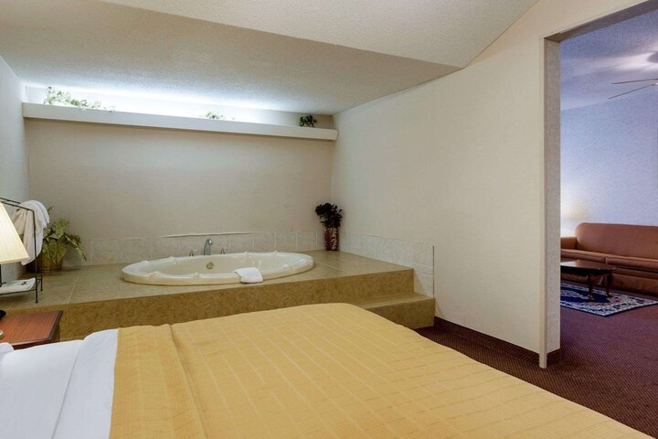 Room 10 of 23