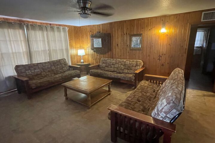 Room 71 of 213