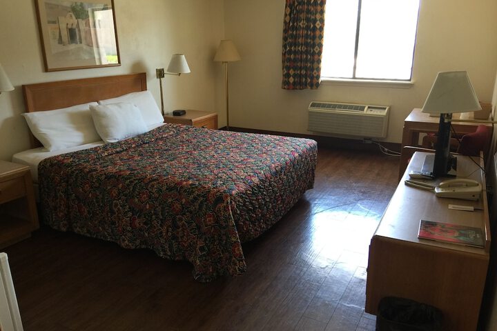 Room 11 of 19