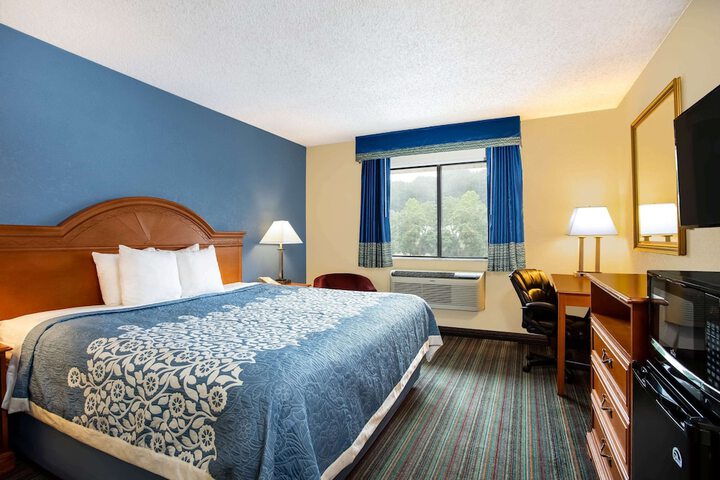 Room 8 of 25