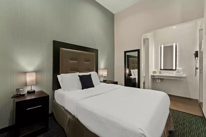 Room 8 of 22