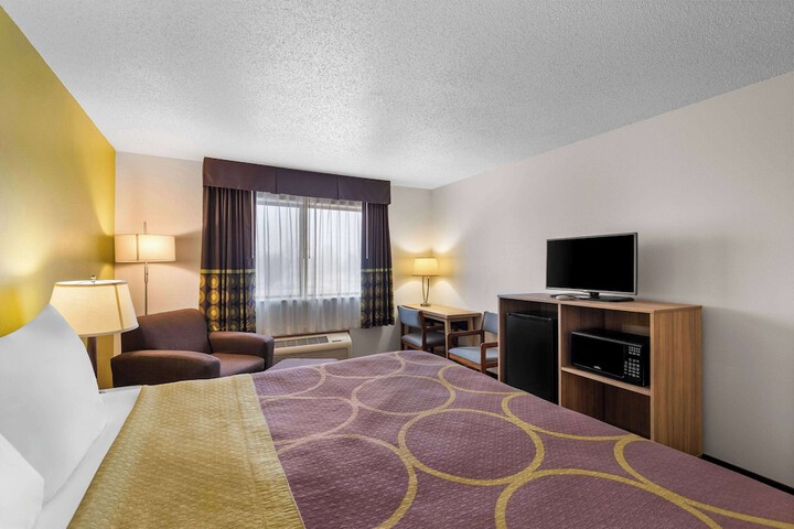 Super 8 by Wyndham Oelwein