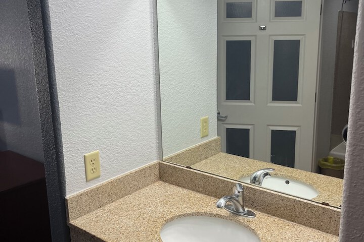 Suburban Studios Clute - Lake Jackson