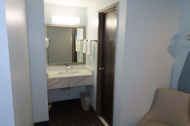 Room 52 of 76