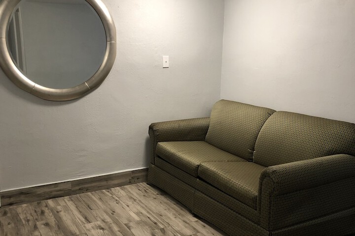 Room 8 of 19