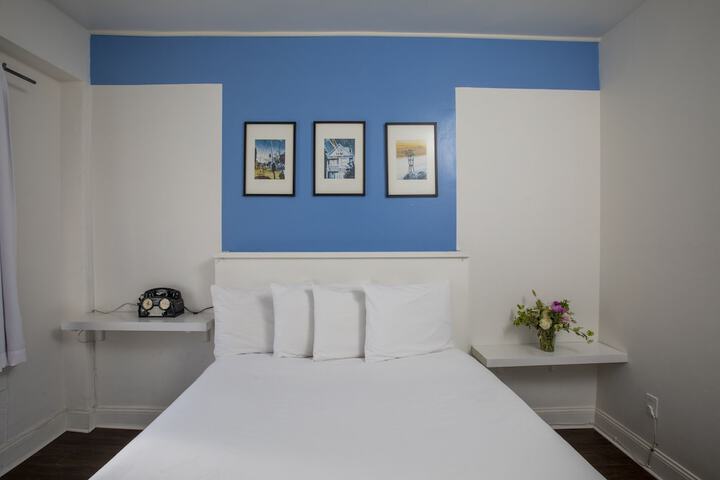 Room 25 of 120