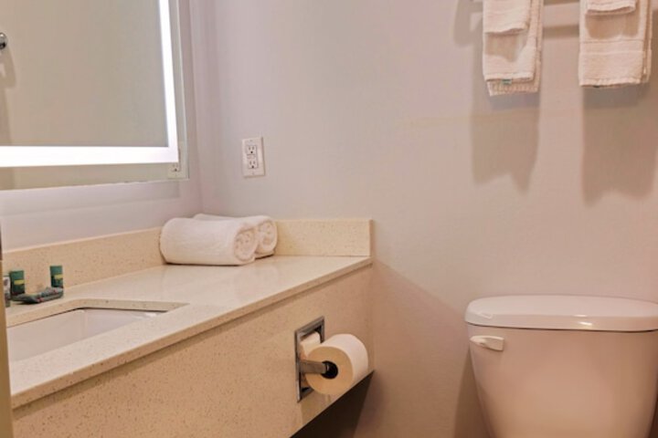 Room 34 of 74