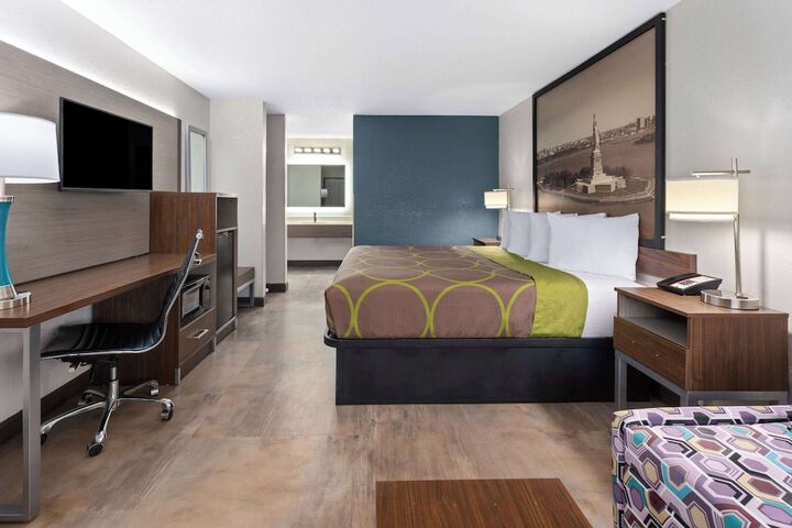 Room 53 of 60