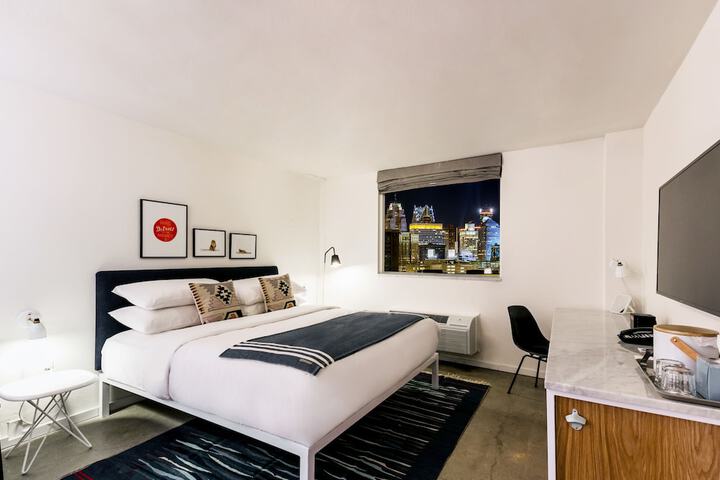 Room 33 of 112