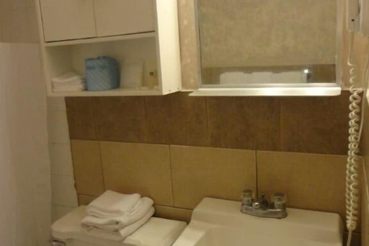 Room 21 of 43