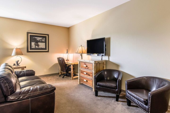 Room 10 of 28