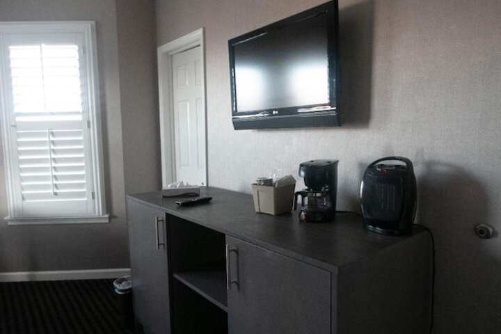Room 26 of 34