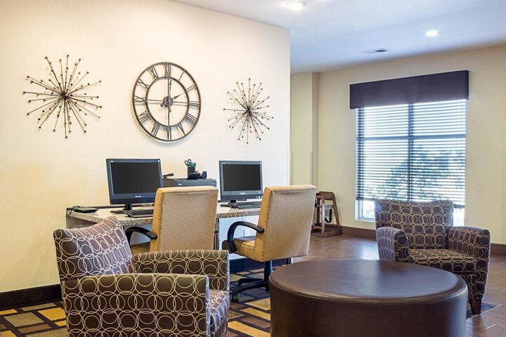 Quality Inn & Suites Minot North