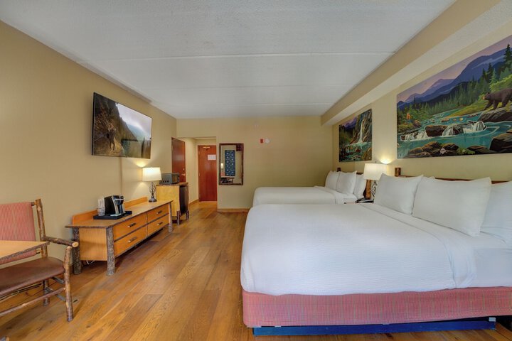 Bearskin Lodge on the River