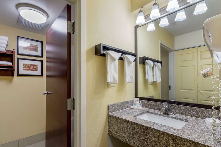 Comfort Inn & Suites Hillsville I-77