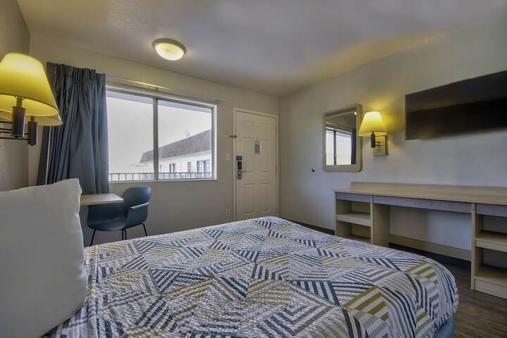 Room 33 of 43
