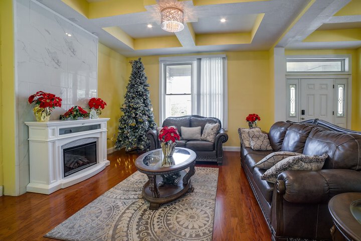 Inviting Connellsville Getaway w / Deck!