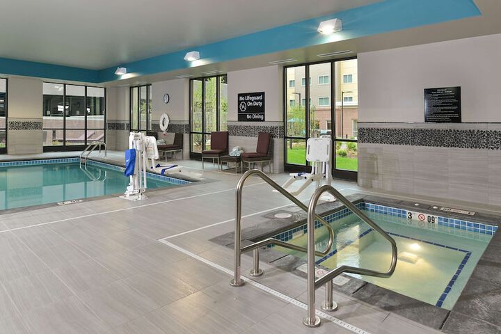 Hampton Inn & Suites Des Moines Downtown
