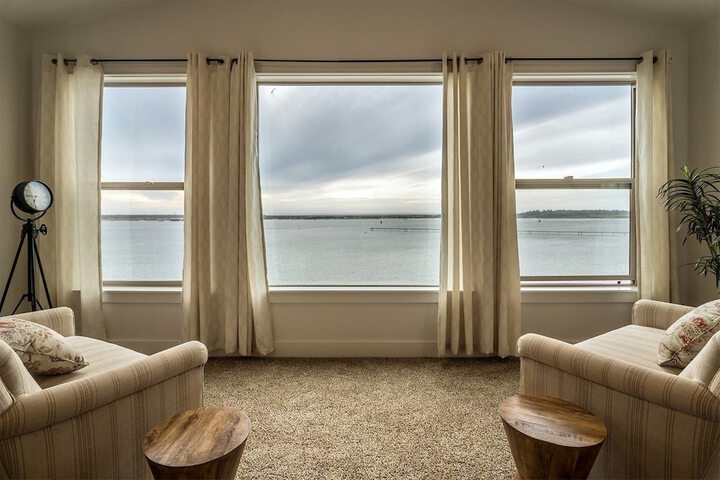 Seagate: Starboard coos Bay~premiere Property