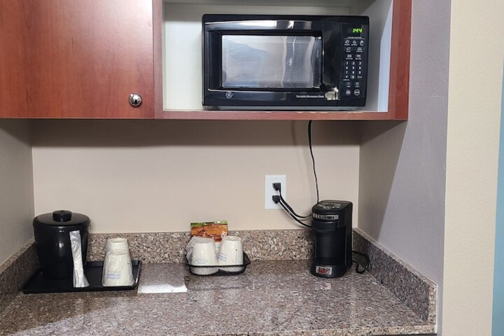 Super 8 by Wyndham Lubbock West