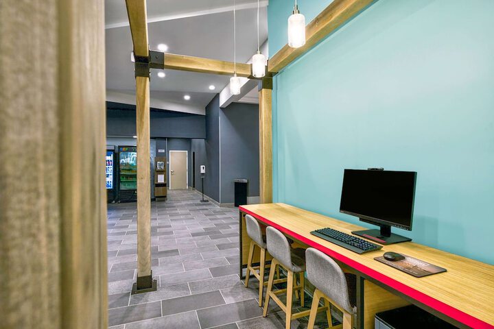 Business Center 45 of 46