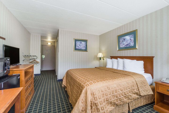 Room 15 of 27