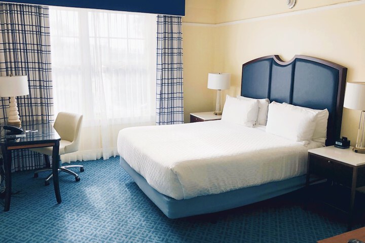 Room 30 of 83