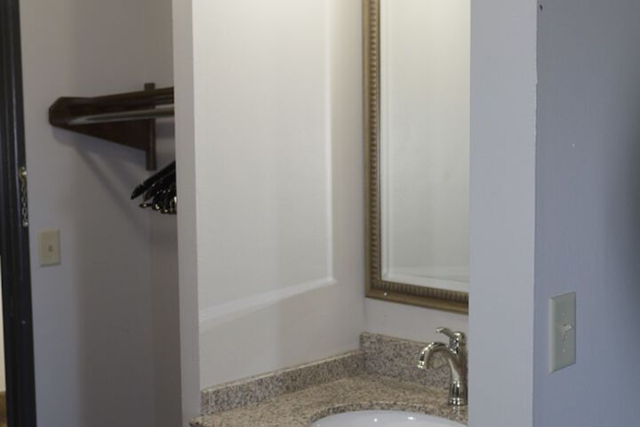 Room 16 of 27