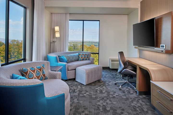 Courtyard by Marriott Petoskey at Victories Square