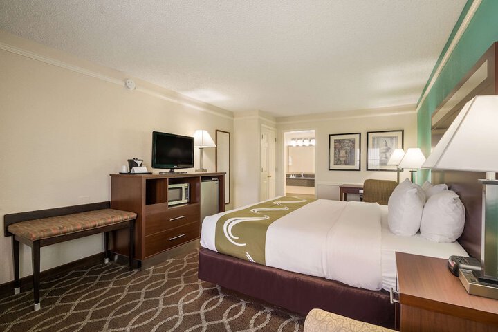 Room 31 of 65
