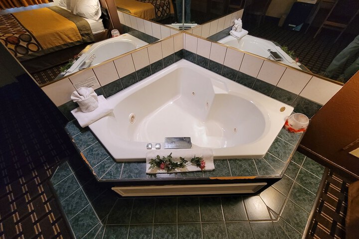 Room 19 of 37