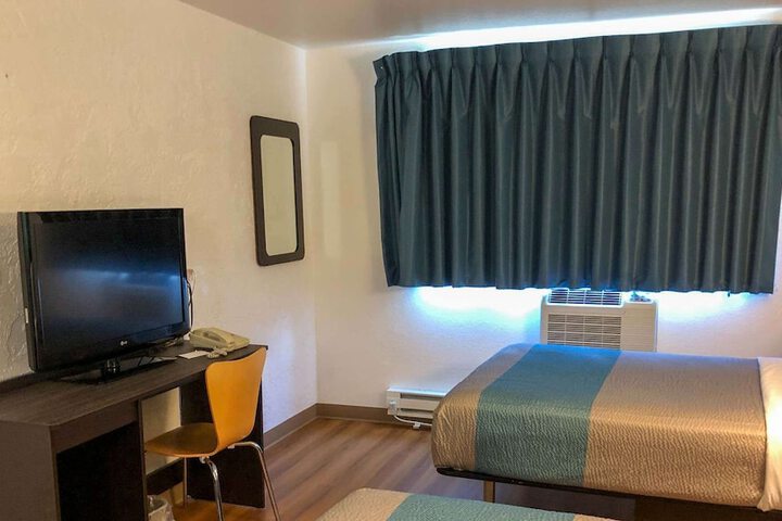 Room 27 of 29