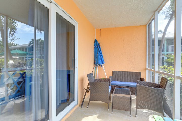 Sunlit Longboat Key Escape w / Private Resort Beach
