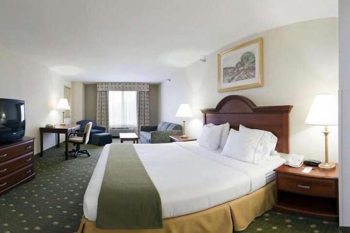 Room 28 of 80