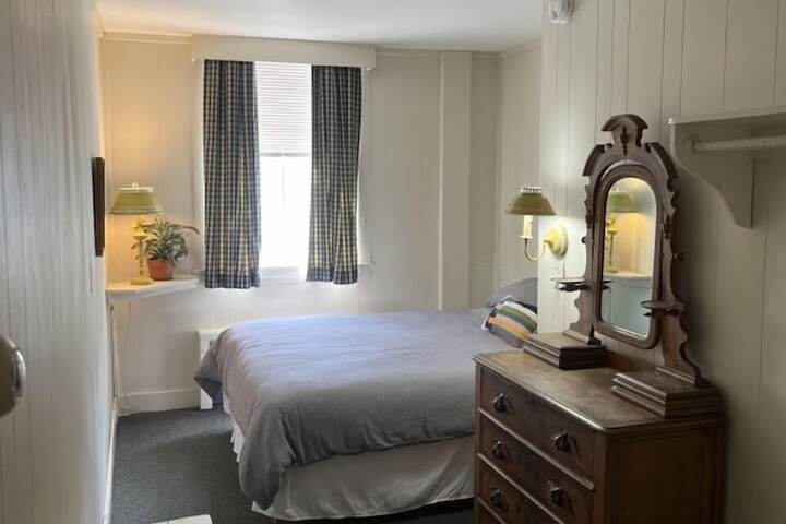 Room 14 of 32