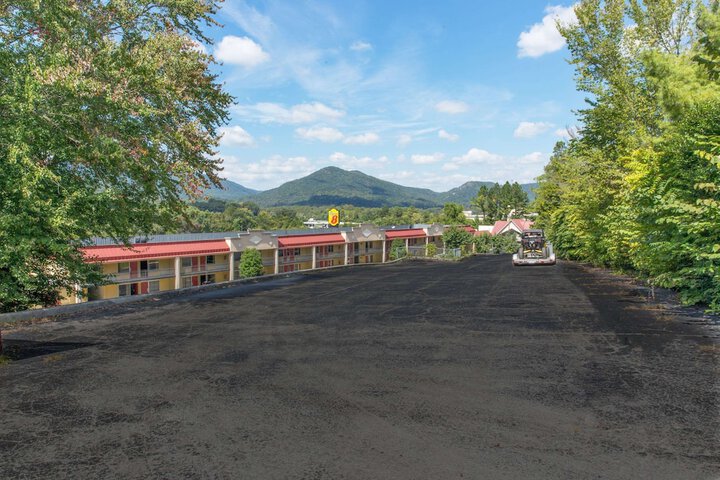 Super 8 by Wyndham Caryville TN
