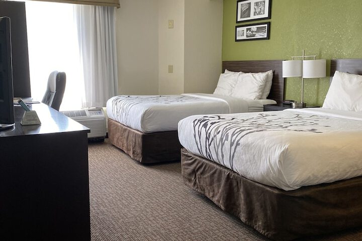 Room 32 of 76