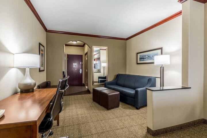 Room 33 of 47
