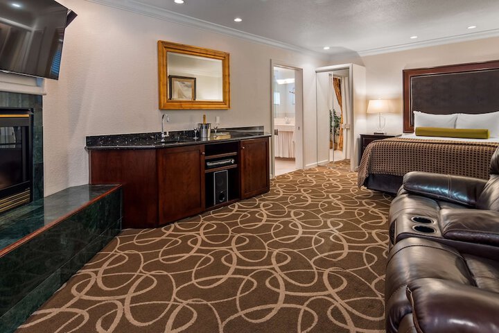 Best Western Plus Humboldt Bay Inn