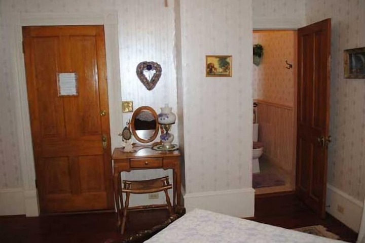 Room 9 of 29
