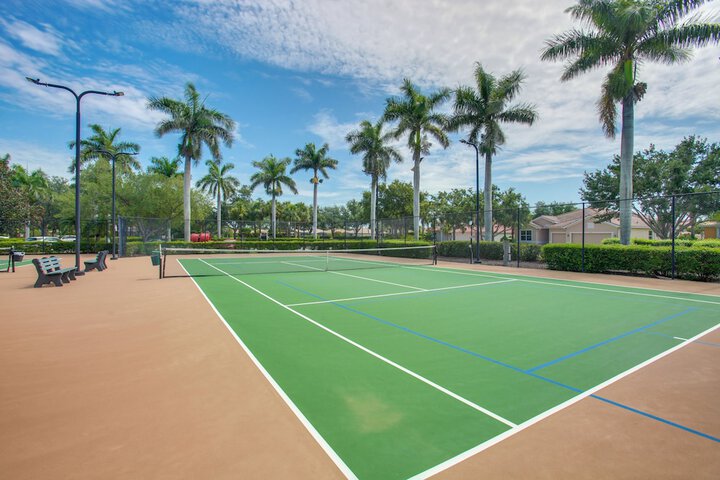 3 Mi to Dtwn Fort Myers: Condo w / Pool & Hot Tub