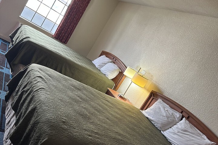 Room 11 of 15
