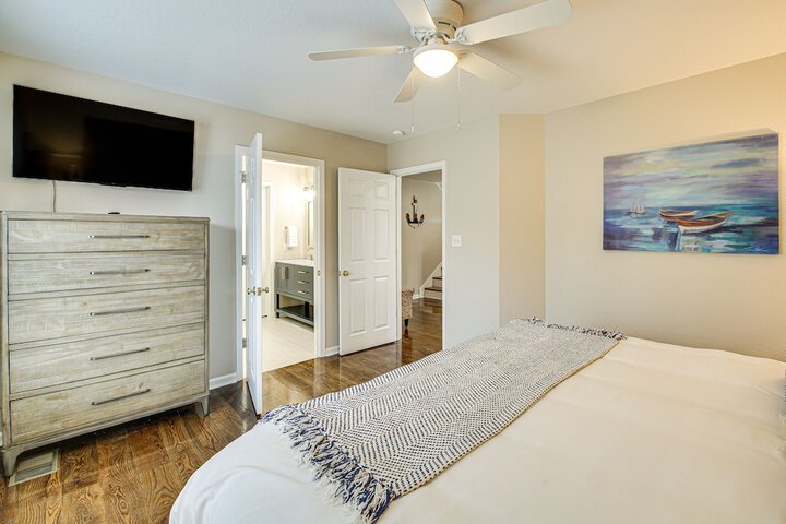 Hot Springs Lakefront Home w / Dock & Water Views!